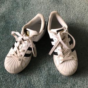 Adidas Superstar Sneakers Sz Youth 4